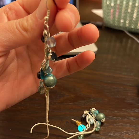 Silver tone earrings - Picture 2 of 2